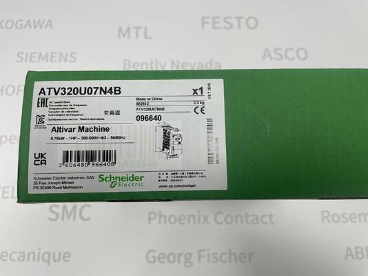 azionamento a velocità variabile ad alte prestazioni Schneider Electric ATV320U07N4B