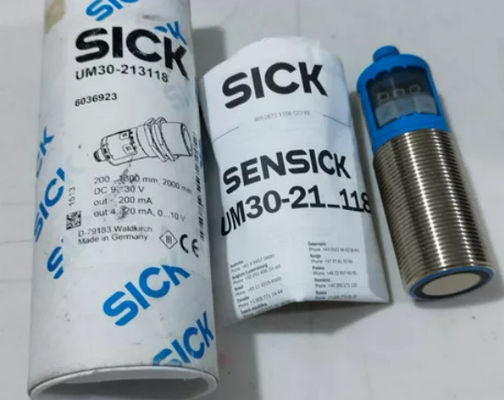 SICK UM30-213118 Sensori di distanza ad ultrasuoni UM30 Taglia del filo M30 X 1.5