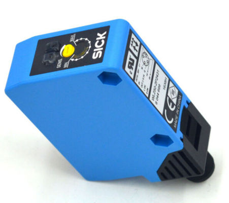 Sensore fotoelettrico compatto SICK W250-2P2431 con luce rossa visibile e numero di parte 6044699