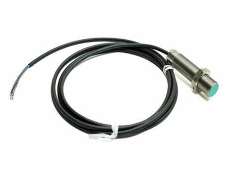 PEPPERL FUCHS 8 mm sensore capacitivo di scarico CBB8-18GS75-E2 per il rilevamento preciso