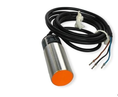 Sensore induttivo IFM II5256 IIA3010-BPKG per il posizionamento preciso della macchina su apparecchiature