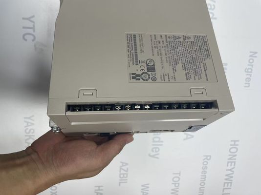 M12 Tipo di costruzione Yaskawa SGD7S-180A30B202 Controllo analogo con caratteristiche avanzate e dissipazione di potenza ≤ 0,7 W