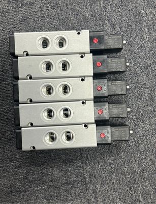 Norgren V60... V63 Serie V62C513A-A218J Valvola solenoide pilota con tensione di funzionamento 10-30 VDC e 8 ingressi digitali
