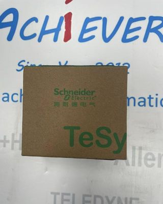 Relè di sovraccarico termico duraturo Schneider Electric LRD21 con spaziatura per foro di montaggio da 7,87" a 200,00 mm e interfaccia NAMUR