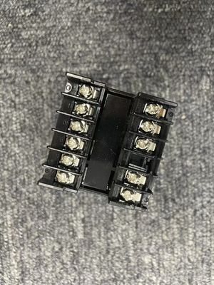 Omron E5CC-QX2A M-800 Controller di temperatura PID montato su pannello con 16 uscite digitali 0,4 kg