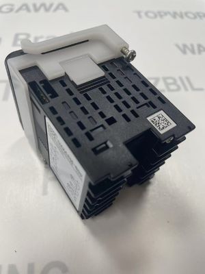 Omron E5CC-QX2A M-800 Controller di temperatura PID montato su pannello con 16 uscite digitali 0,4 kg