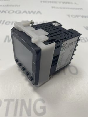 Omron E5CC-QX2A M-800 Controller di temperatura PID montato su pannello con 16 uscite digitali 0,4 kg
