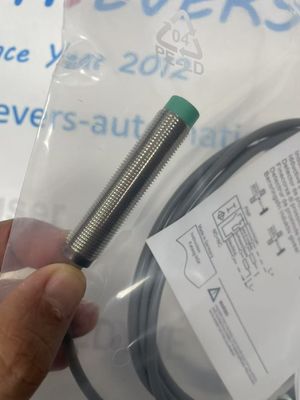 Interruttore di prossimità induttivo Siemens 3RG4022-0CD00 con linearità ±0,2% del campo di misura e protezione IP66/67