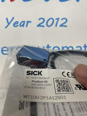 SICK WT100-2P1412S01 Sensori fotoelettrici con sensori precisi con un raggio di rilevamento da 0 a 40 m e una riproducibilità ≤ 2%.