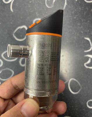 Sensore di pressione IFM con display PN2070 con giunzione di riferimento ceramica, standard Sdci IEC 61131-9