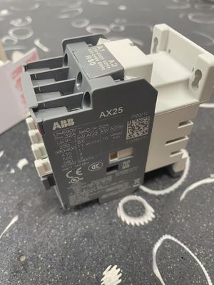 Contattore ABB AX25-30-10-80 AC Unipolare con Segnale a Terminazione Singola e Classe di Protezione IP67 per Prestazioni Durature