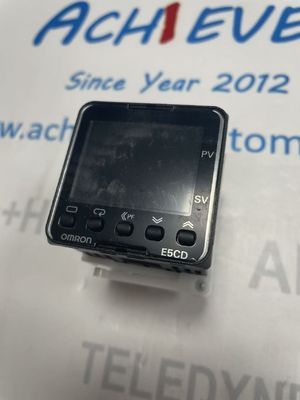 Omron E5CD-CX2A6M-000 Controller di temperatura digitalekg originale con numero di prodotto sigillato BSW000R