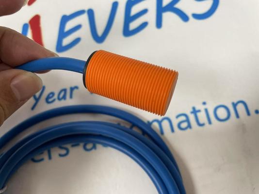 Sensore induttivo NAMUR IFM NG5003, montaggio a filo M18x1