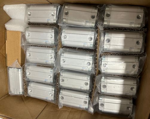 Cilindro compatto Festo ADVU-32-30-P-A