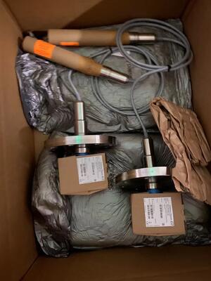 Endress Hauser FTM52-AAH2B4A32AA Trasmettitore di livello magnetostrictivo ad alta precisione per il controllo dei processi industriali