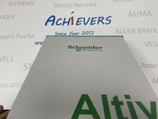 azionamento a velocità variabile ad alte prestazioni Schneider Electric ATV320U07N4B