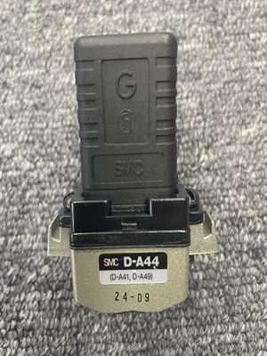 SMC D-A44 A44 RED SWITCH BAND MOUNTING DIN TERMINAL ABS/PC Materiale di alloggiamento LED Elementi display