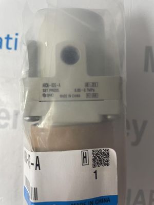 SMC AR30-02G-A Modulare regolatore dell'aria Alloggiamento in plastica e display a LED